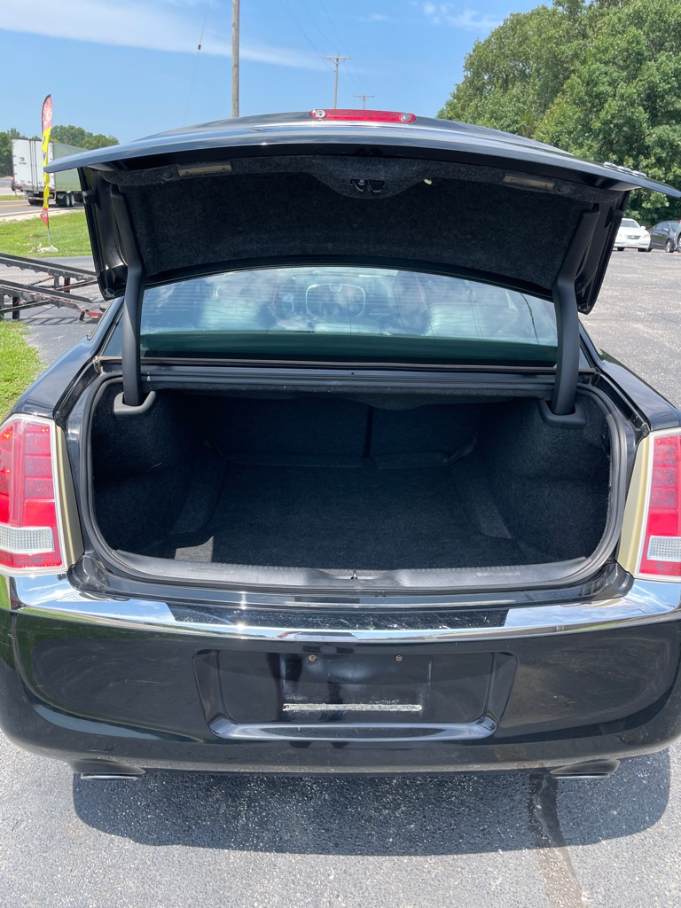 Photo 19 of this CHRYSLER 300