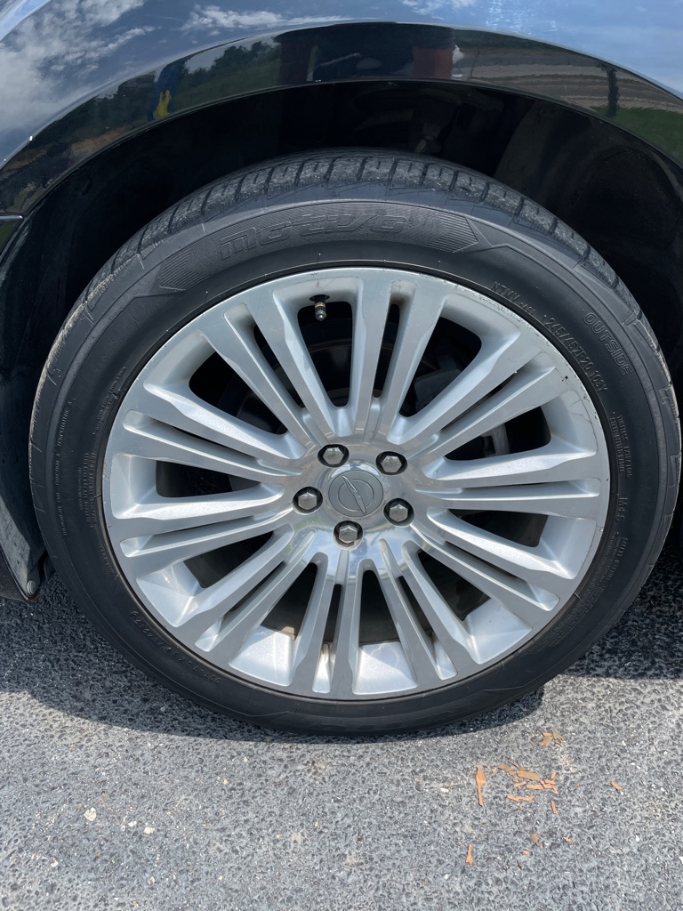 Photo 25 of this CHRYSLER 300