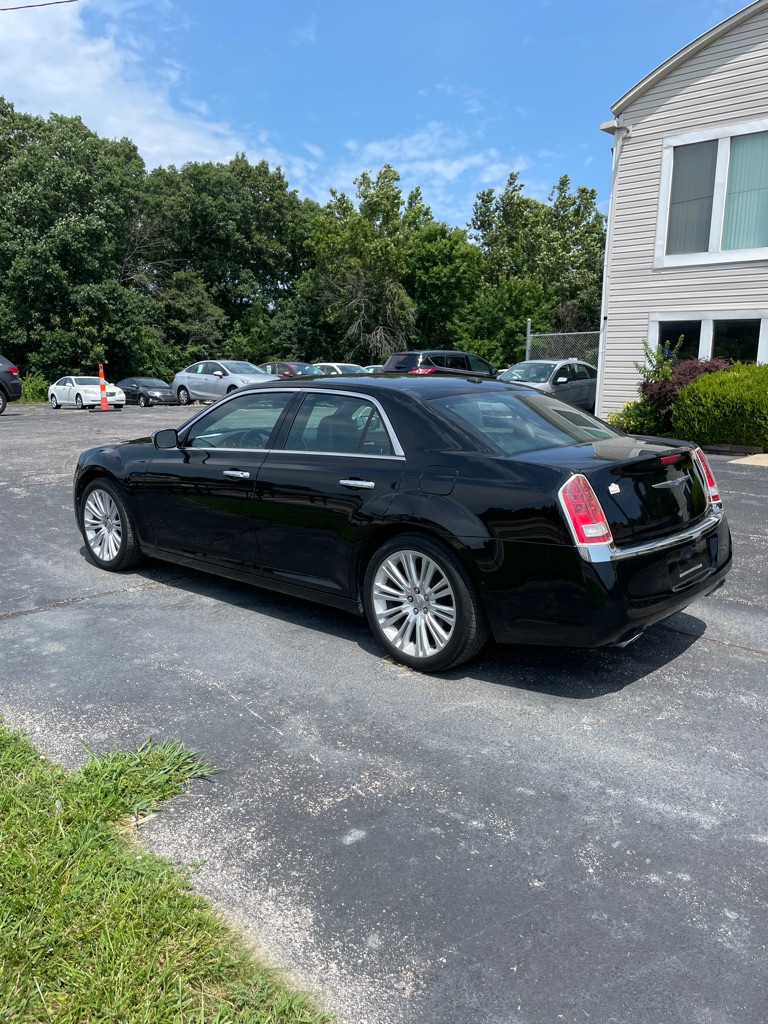 Photo 3 of this CHRYSLER 300