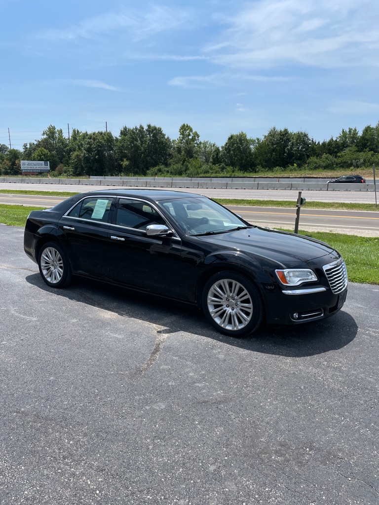 Photo 7 of this CHRYSLER 300