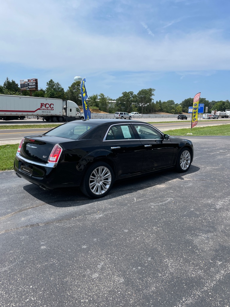 Photo 5 of this CHRYSLER 300