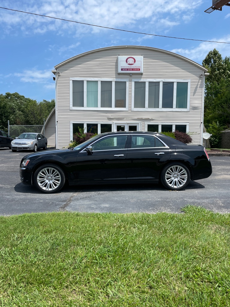 Photo 2 of this CHRYSLER 300