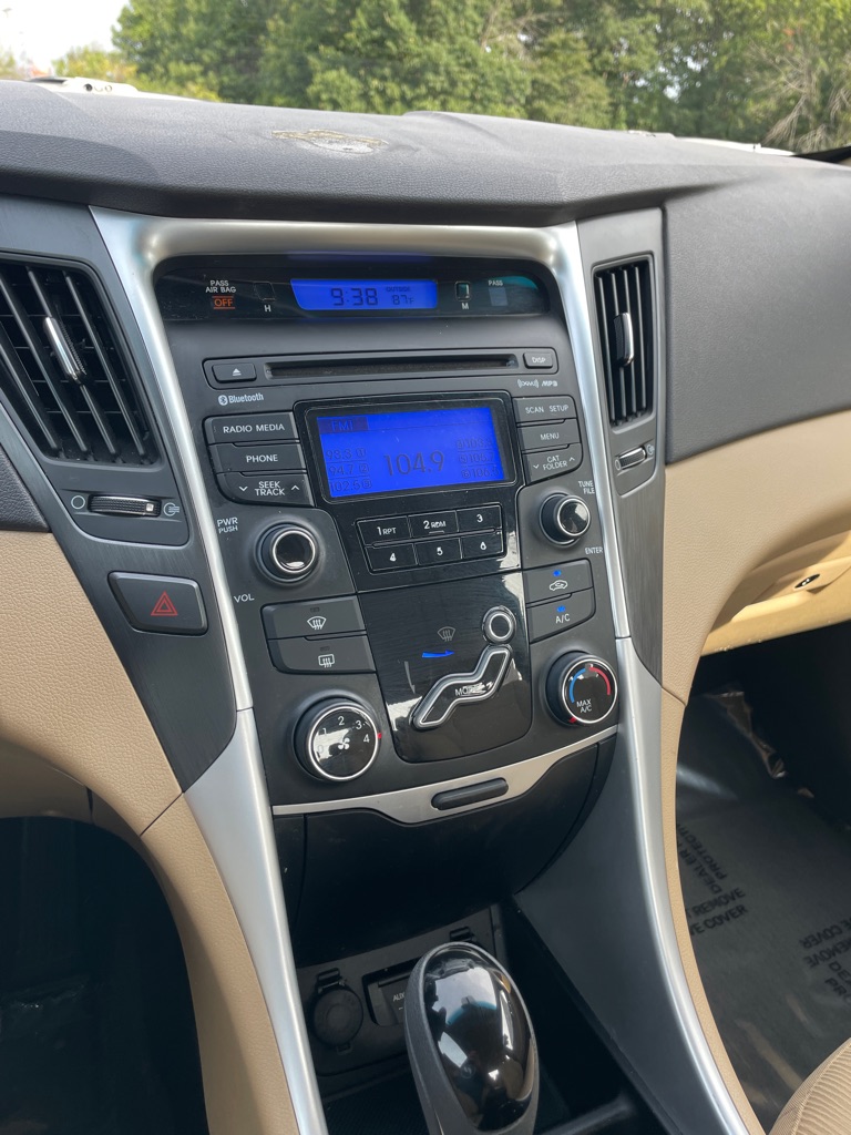 Photo 13 of this HYUNDAI SONATA
