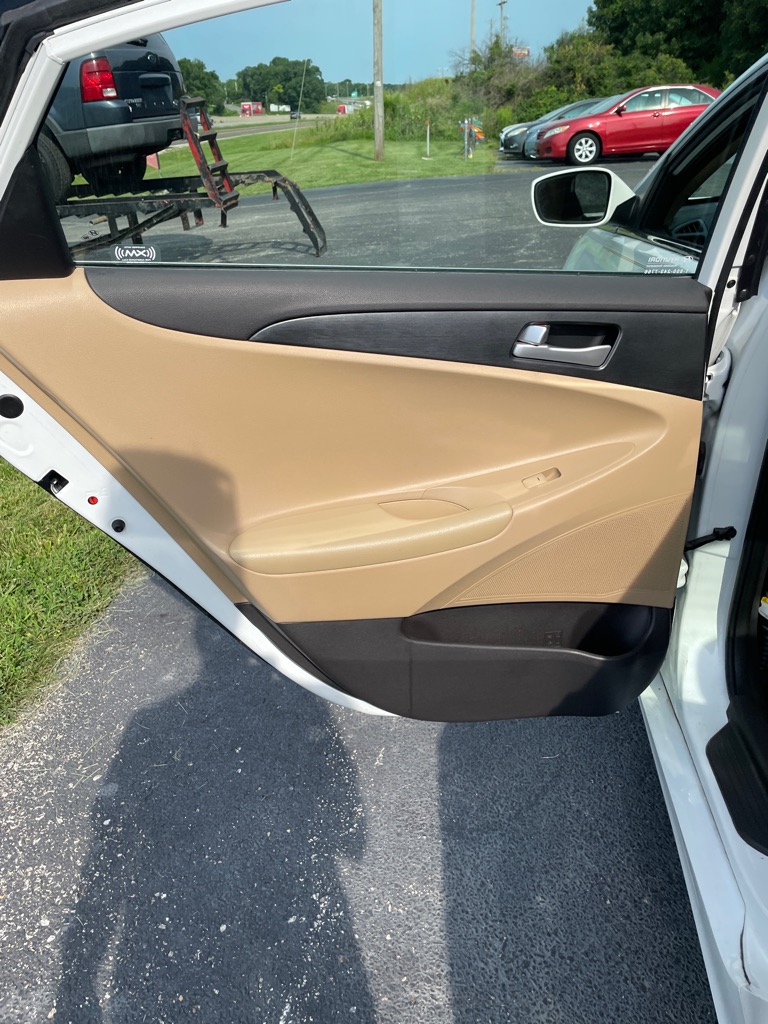 Photo 15 of this HYUNDAI SONATA