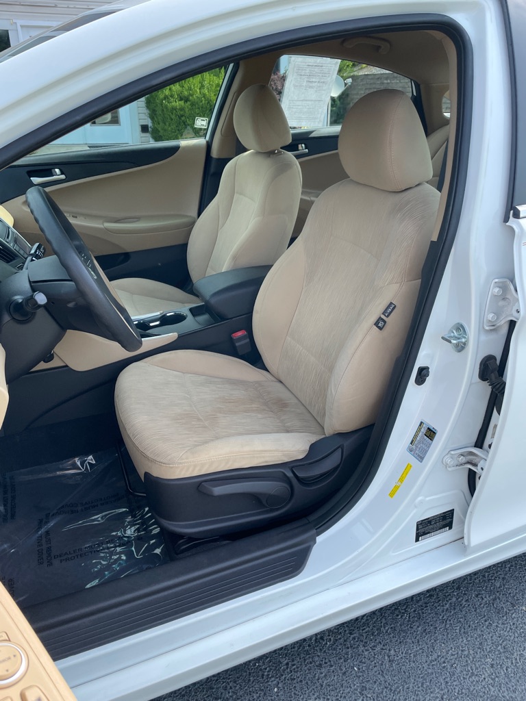Photo 14 of this HYUNDAI SONATA