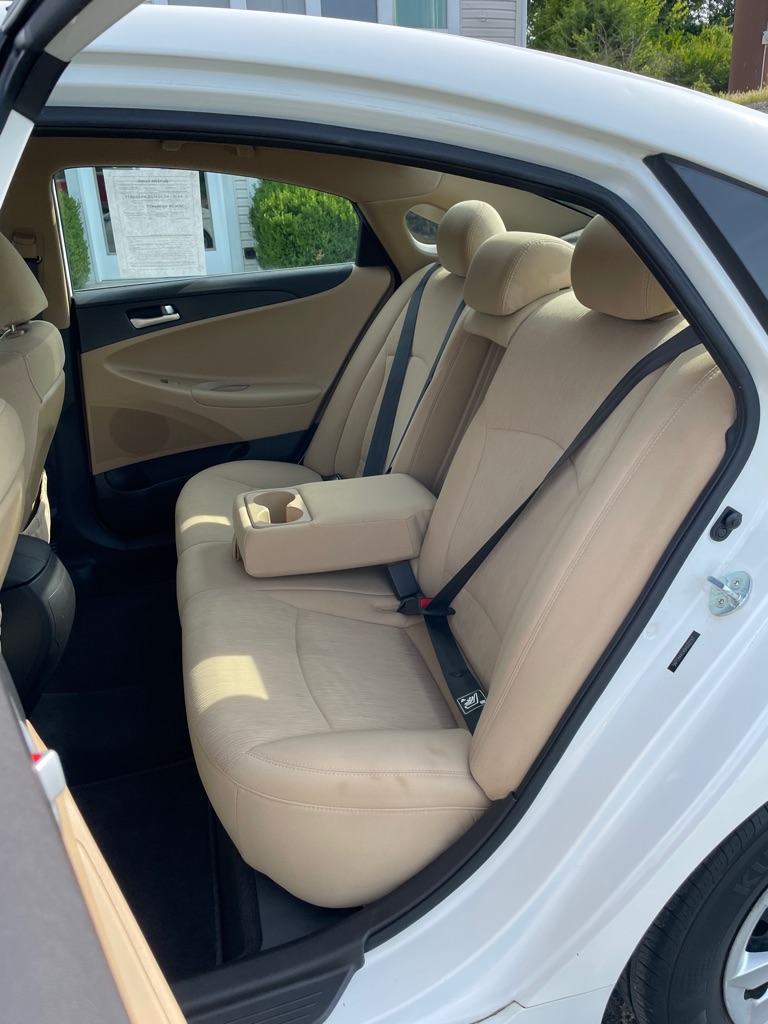 Photo 16 of this HYUNDAI SONATA