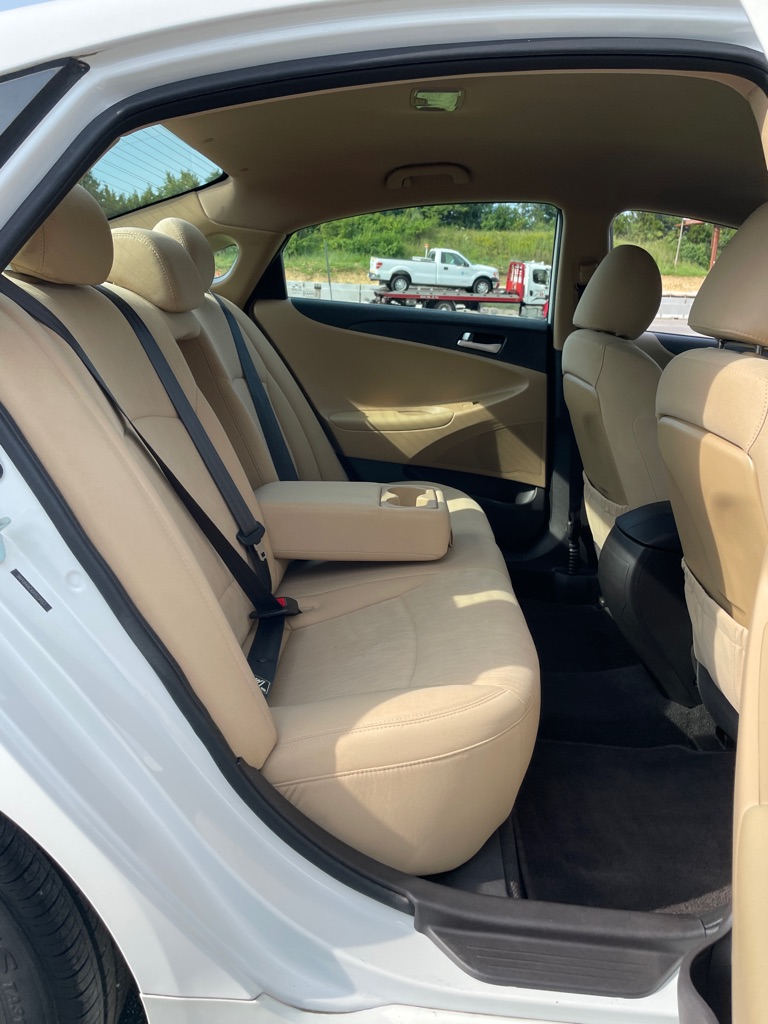 Photo 19 of this HYUNDAI SONATA