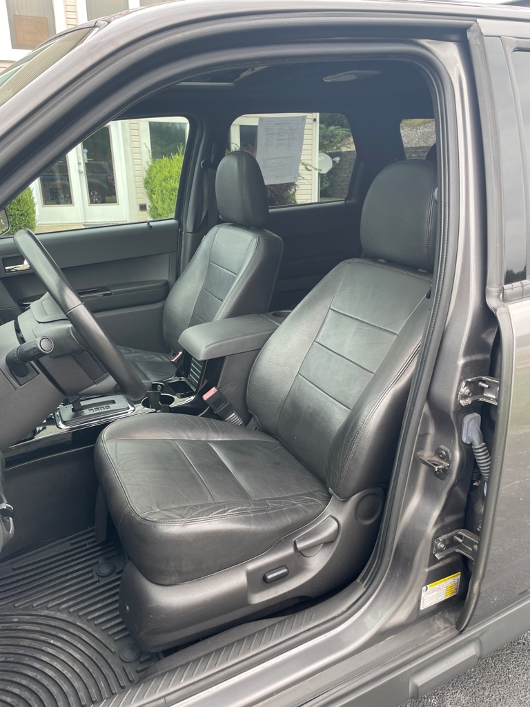 Photo 15 of this FORD ESCAPE