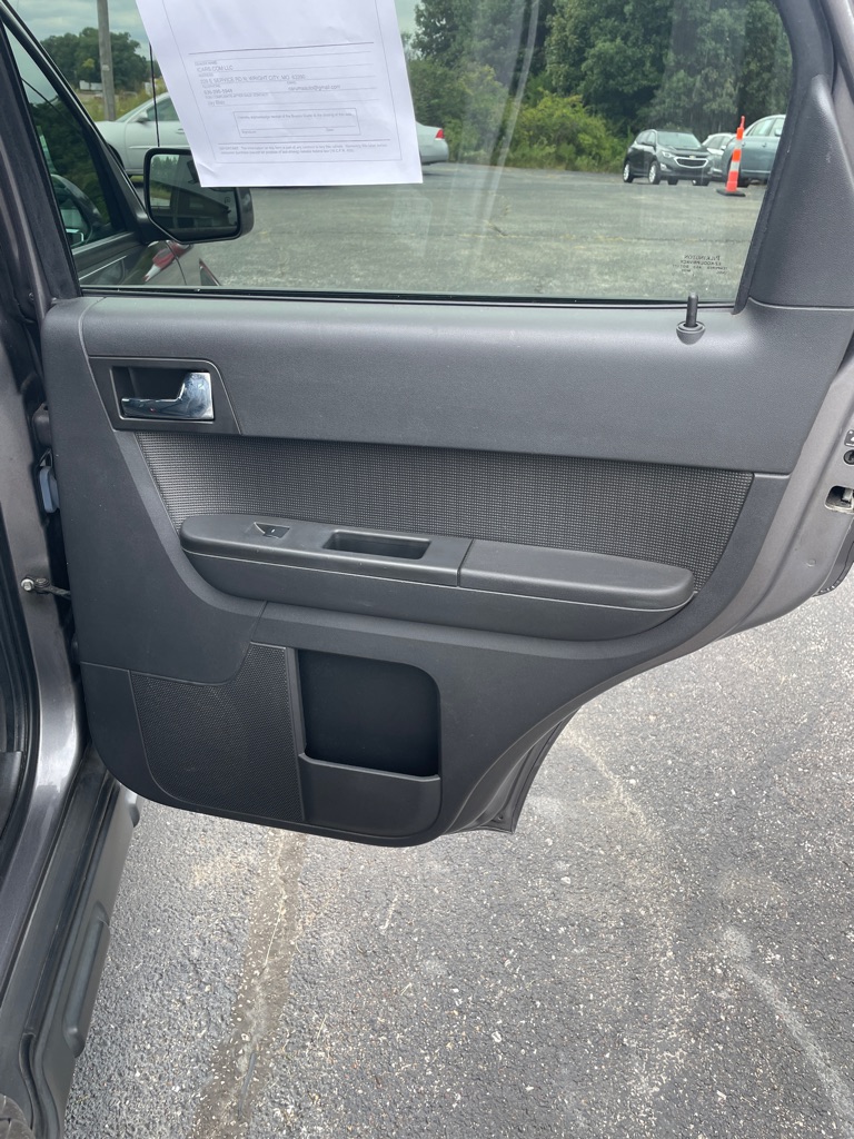 Photo 20 of this FORD ESCAPE