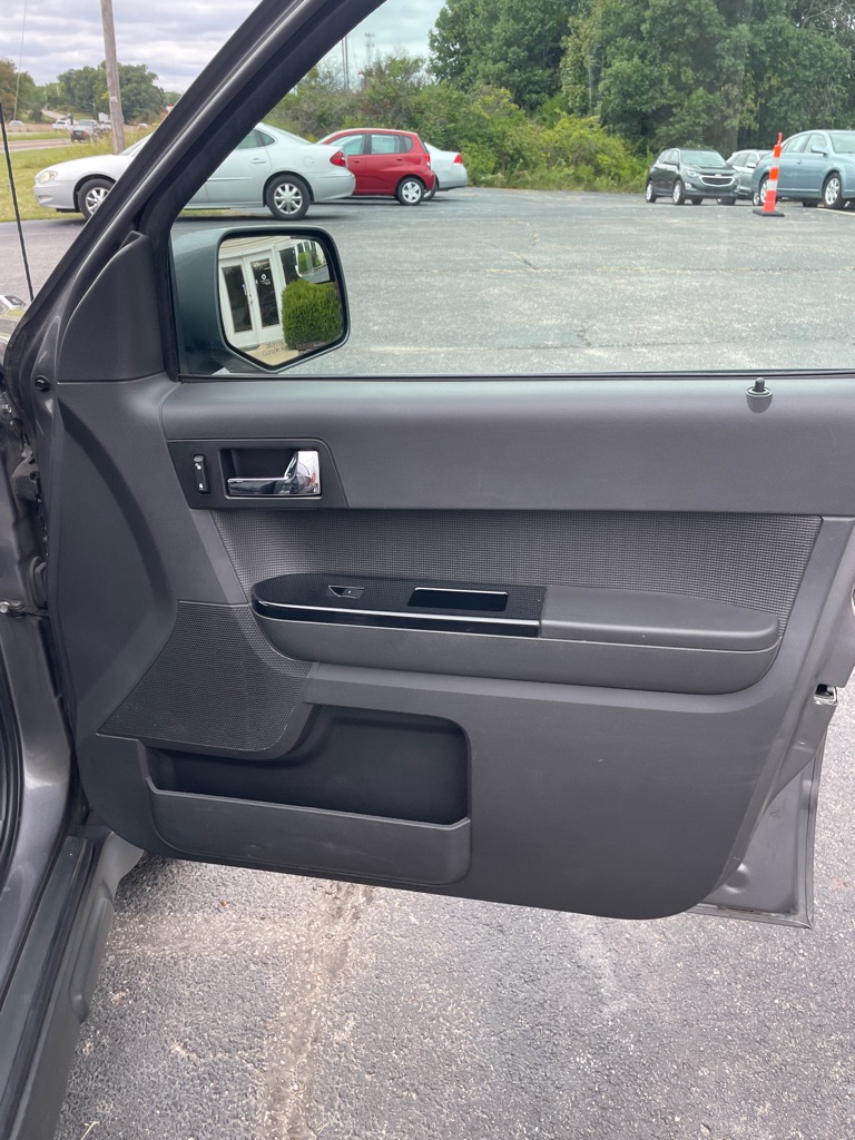 Photo 23 of this FORD ESCAPE