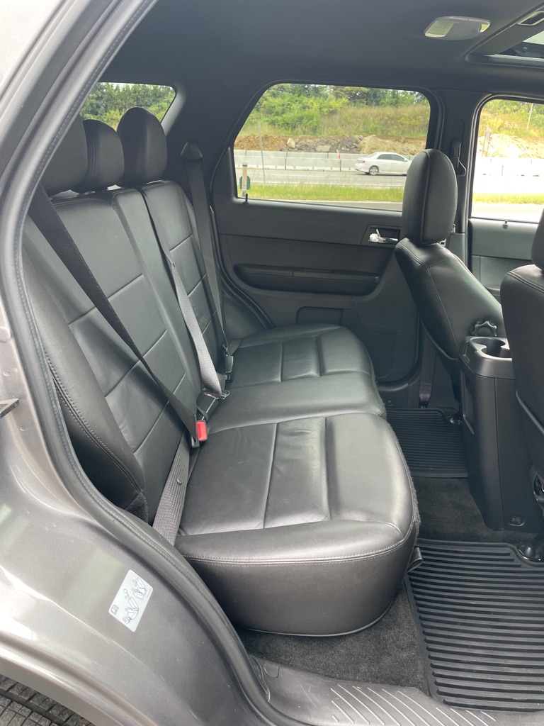 Photo 21 of this FORD ESCAPE