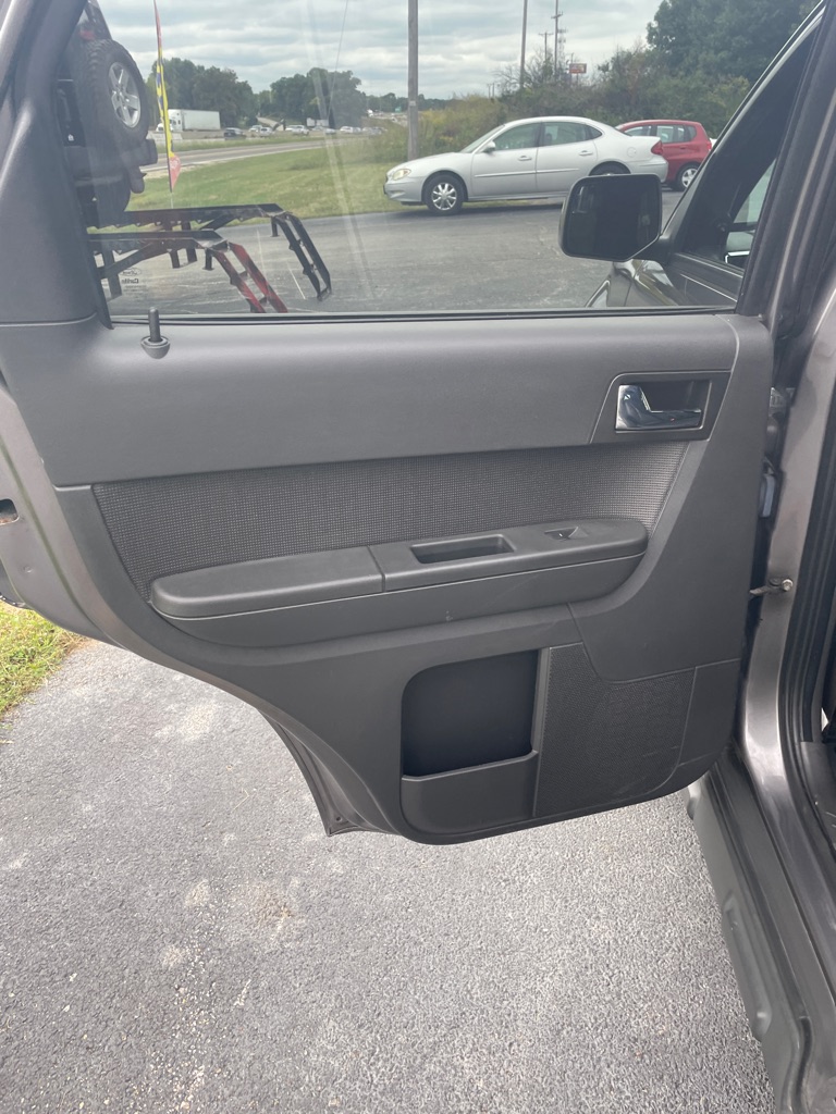 Photo 17 of this FORD ESCAPE