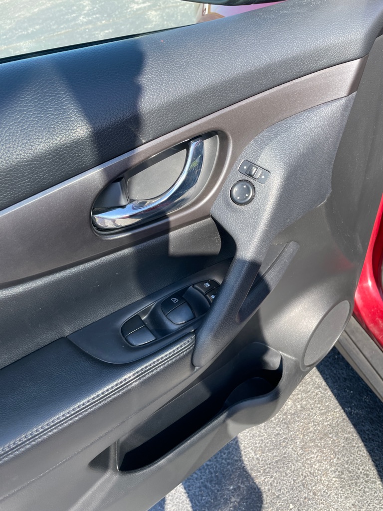 Photo 11 of this NISSAN ROGUE