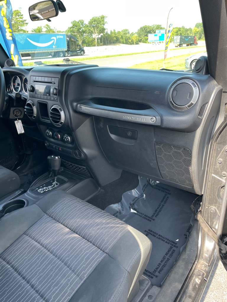 Photo 17 of this JEEP WRANGLER