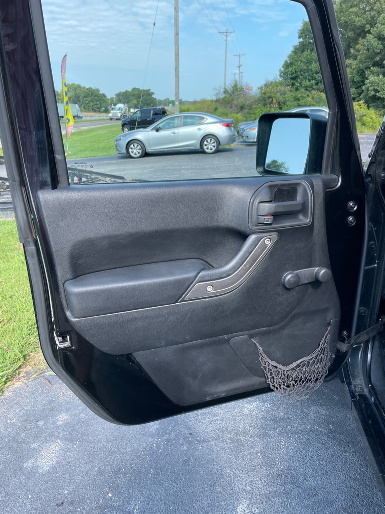 Photo 10 of this JEEP WRANGLER