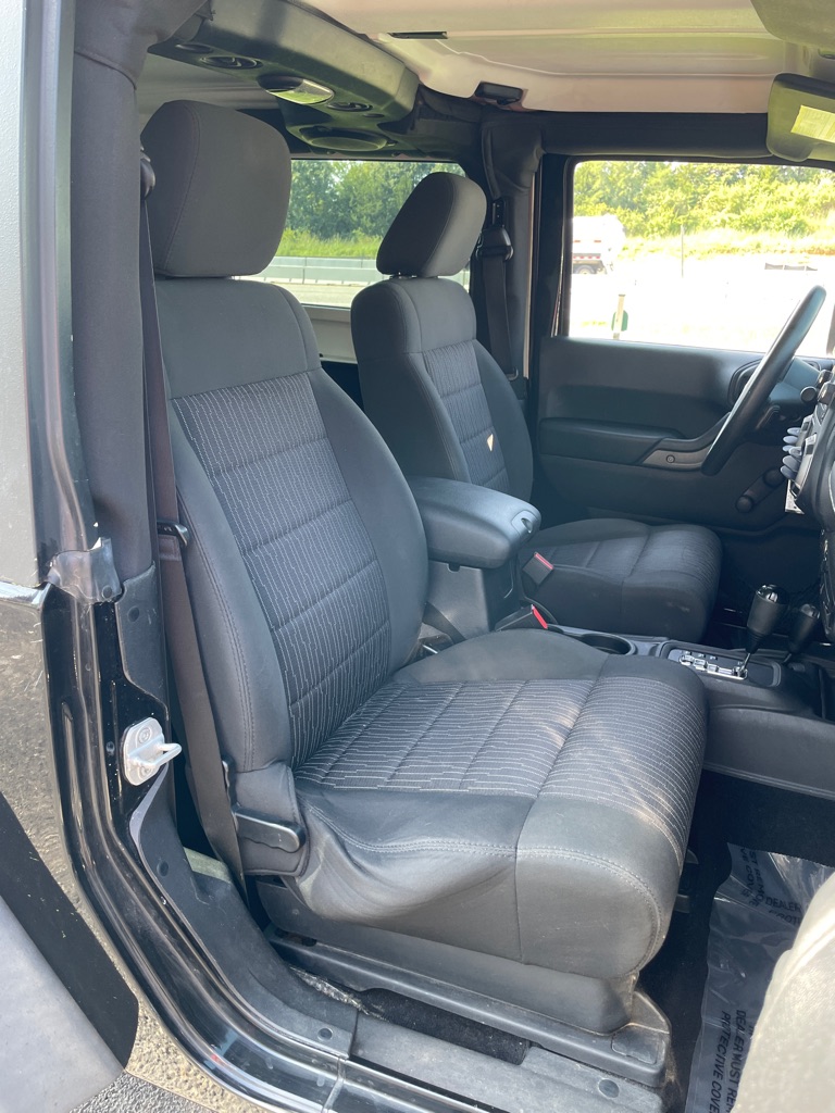 Photo 19 of this JEEP WRANGLER