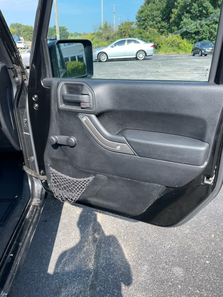 Photo 18 of this JEEP WRANGLER