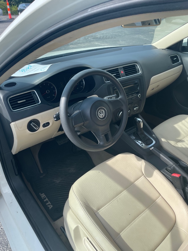 Photo 9 of this VOLKSWAGEN JETTA