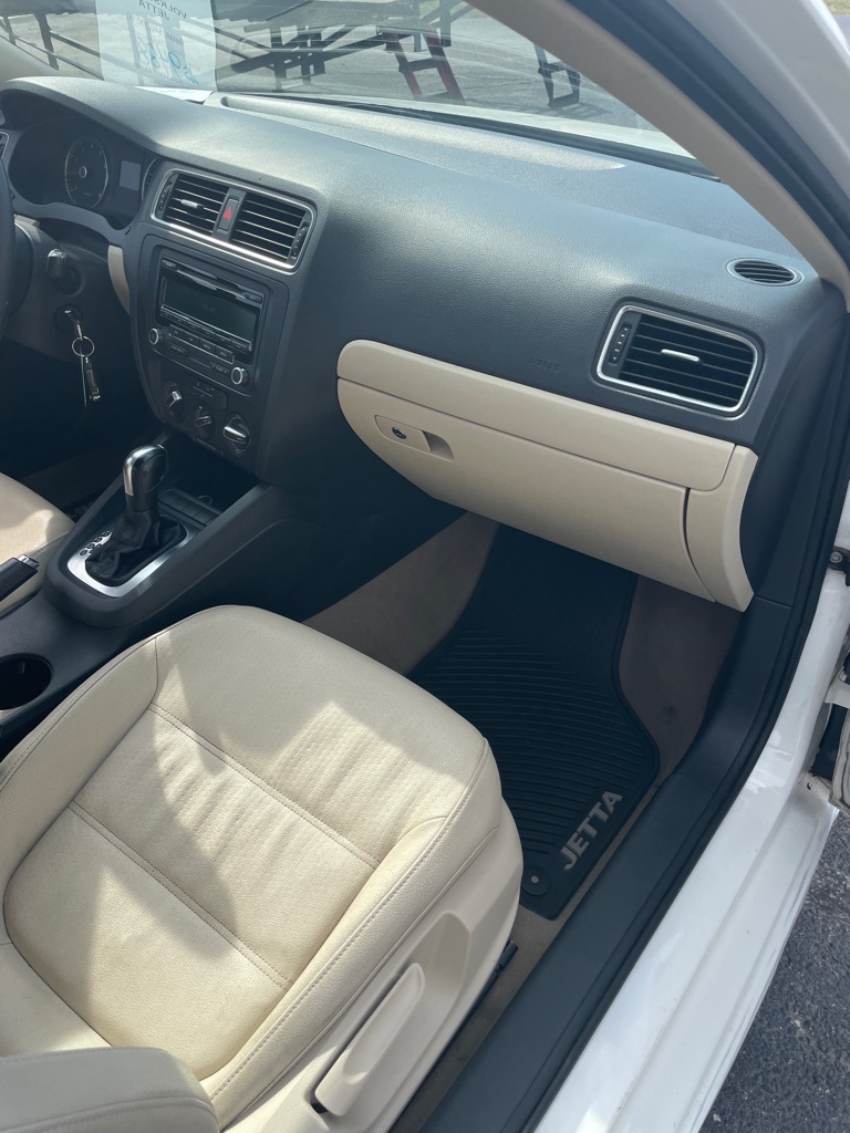 Photo 20 of this VOLKSWAGEN JETTA