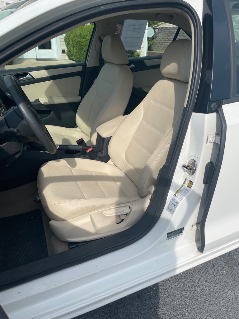 Photo 14 of this VOLKSWAGEN JETTA
