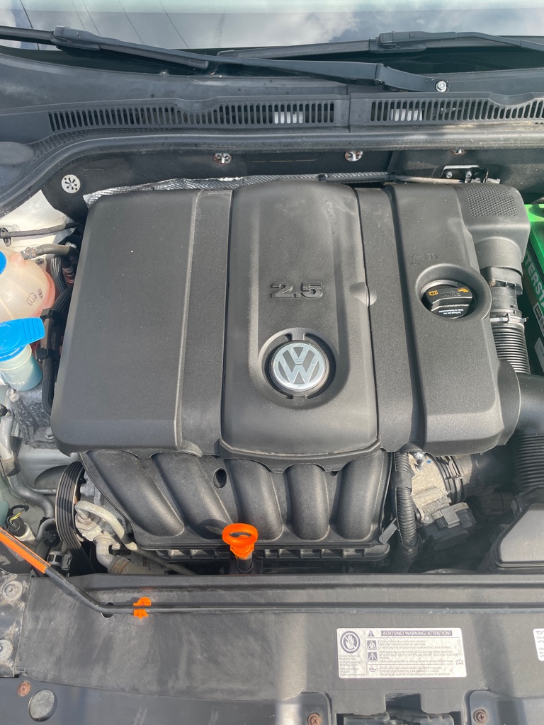 Photo 24 of this VOLKSWAGEN JETTA