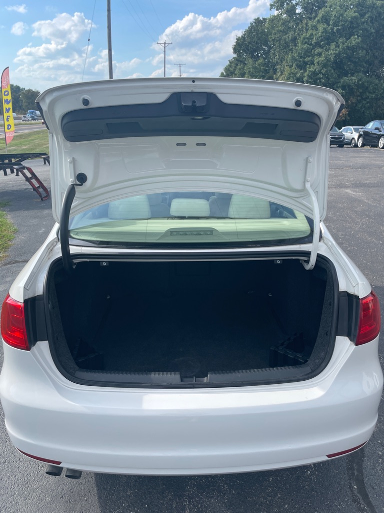 Photo 17 of this VOLKSWAGEN JETTA