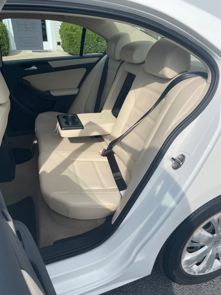 Photo 16 of this VOLKSWAGEN JETTA