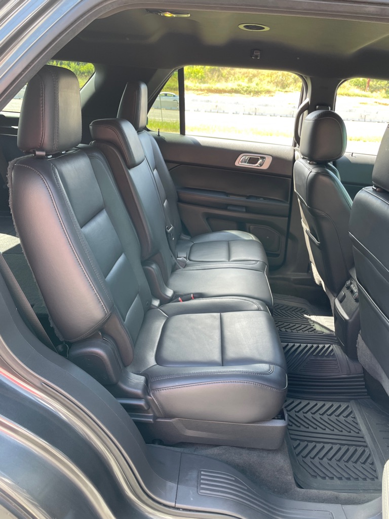 Photo 22 of this FORD EXPLORER