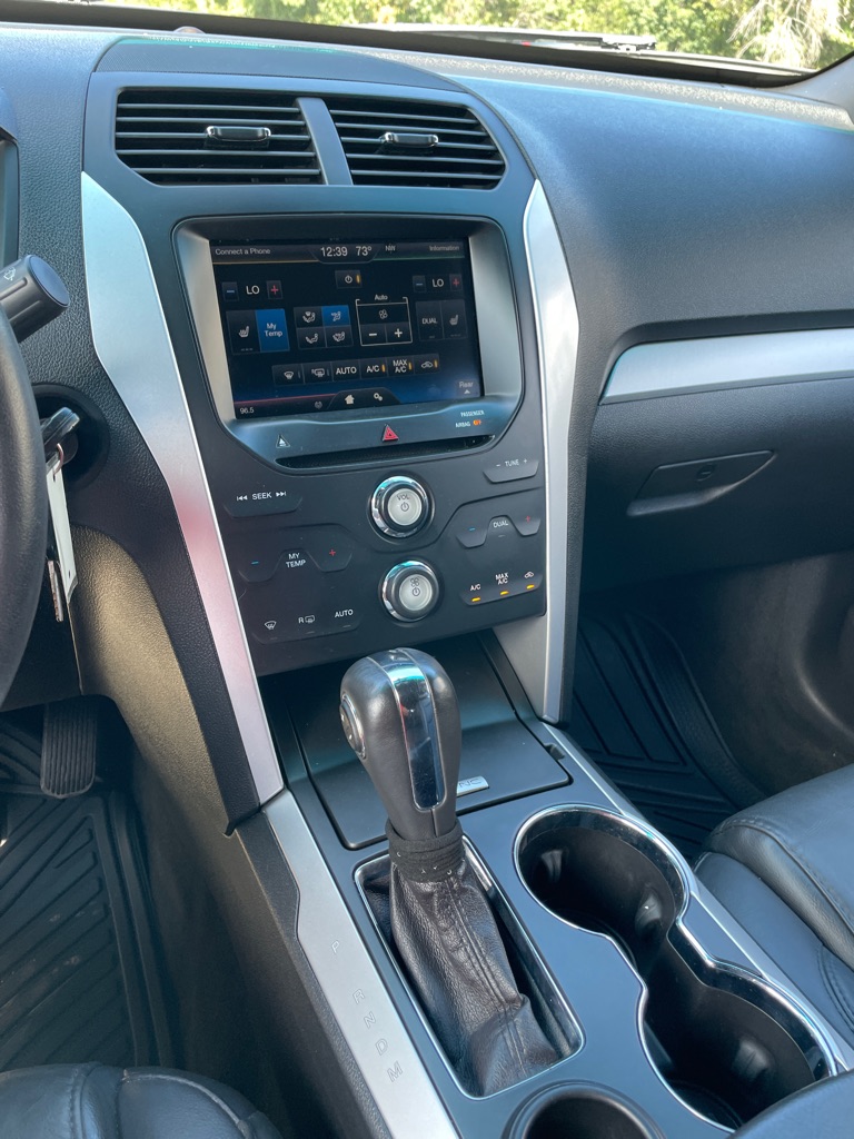 Photo 15 of this FORD EXPLORER