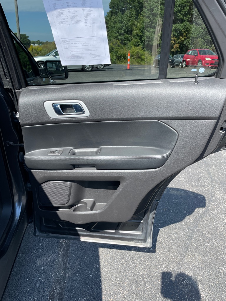 Photo 21 of this FORD EXPLORER