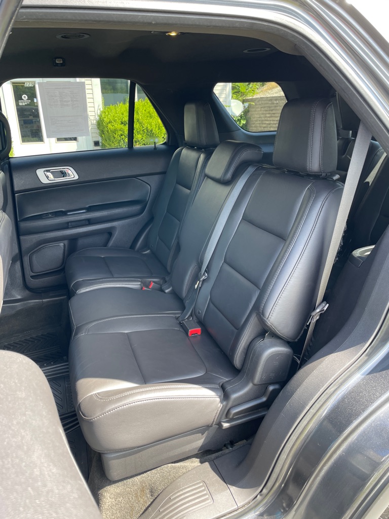 Photo 18 of this FORD EXPLORER