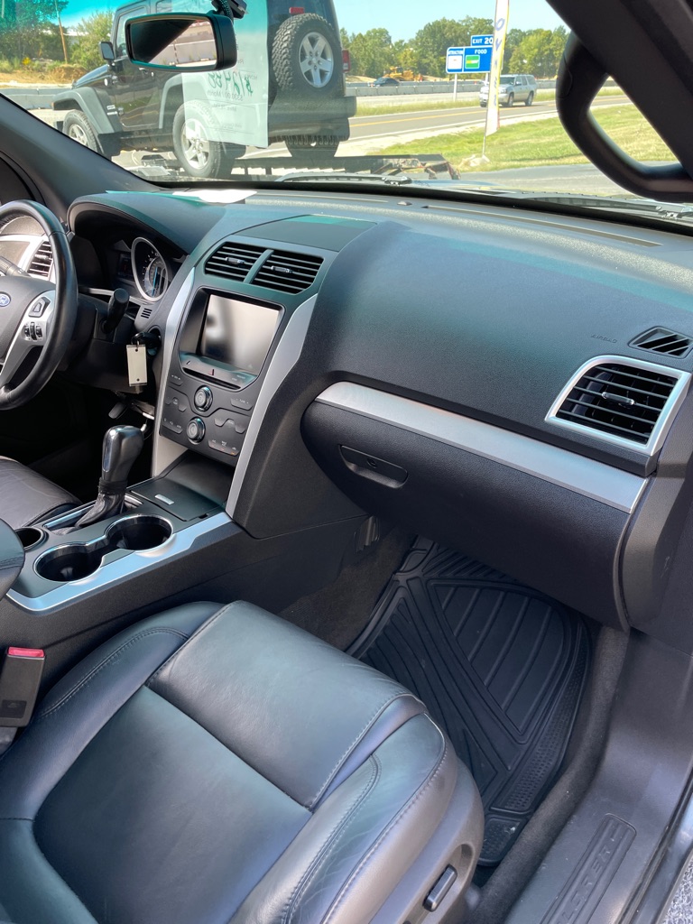 Photo 23 of this FORD EXPLORER