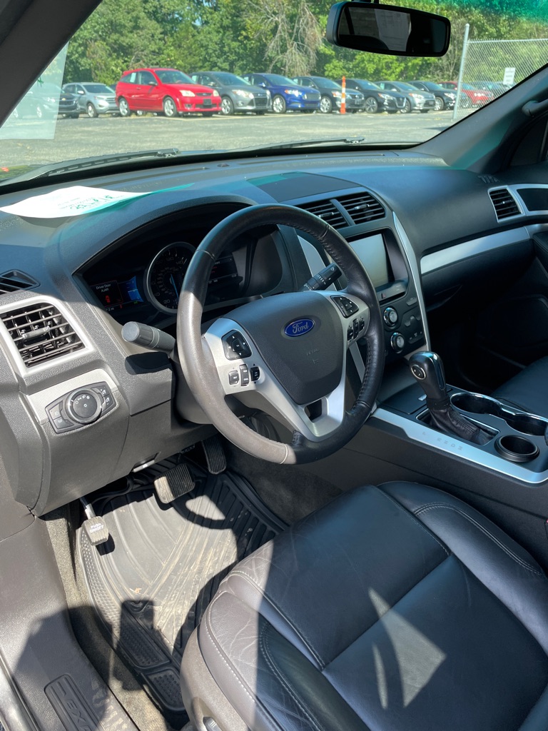 Photo 9 of this FORD EXPLORER