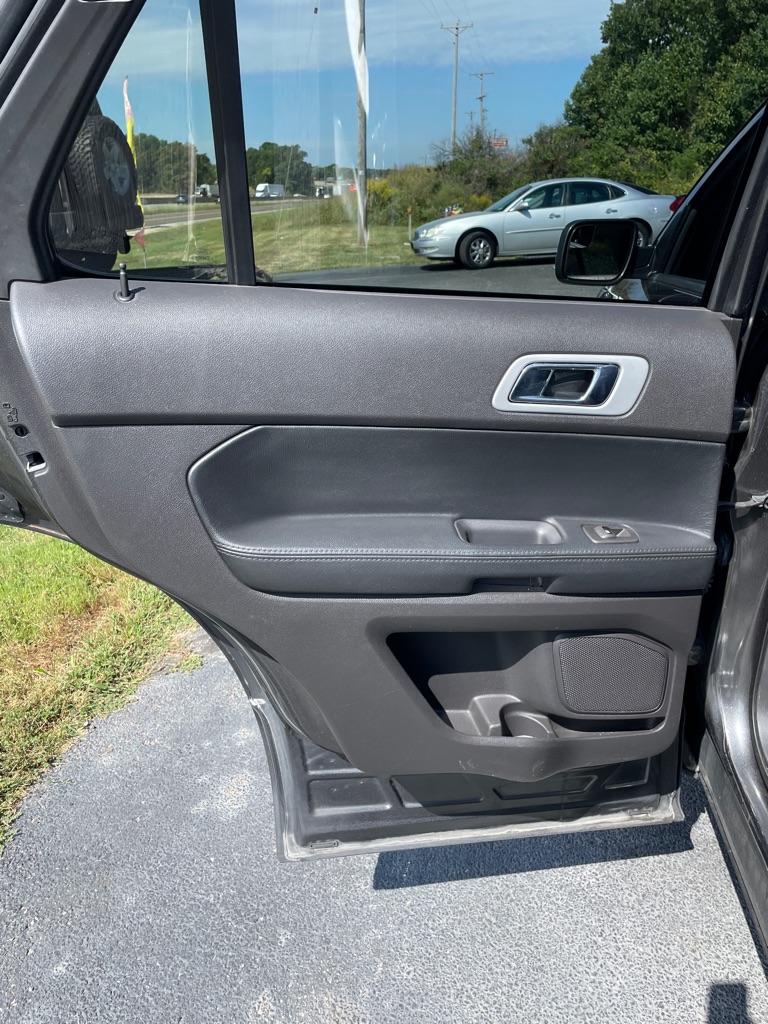 Photo 17 of this FORD EXPLORER