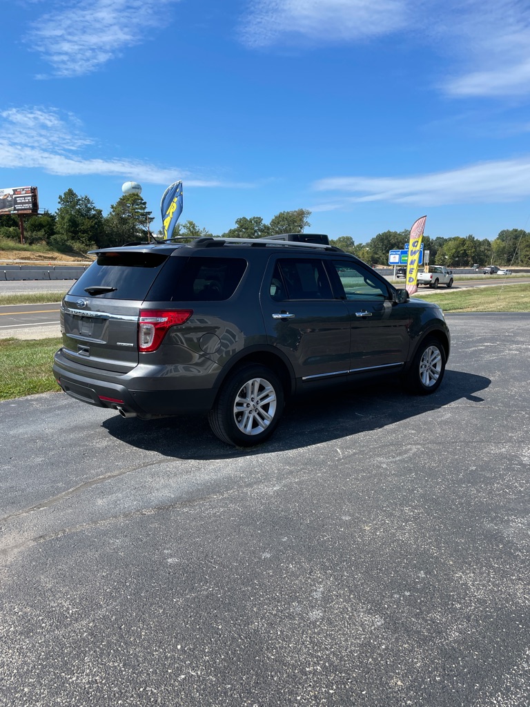Photo 5 of this FORD EXPLORER