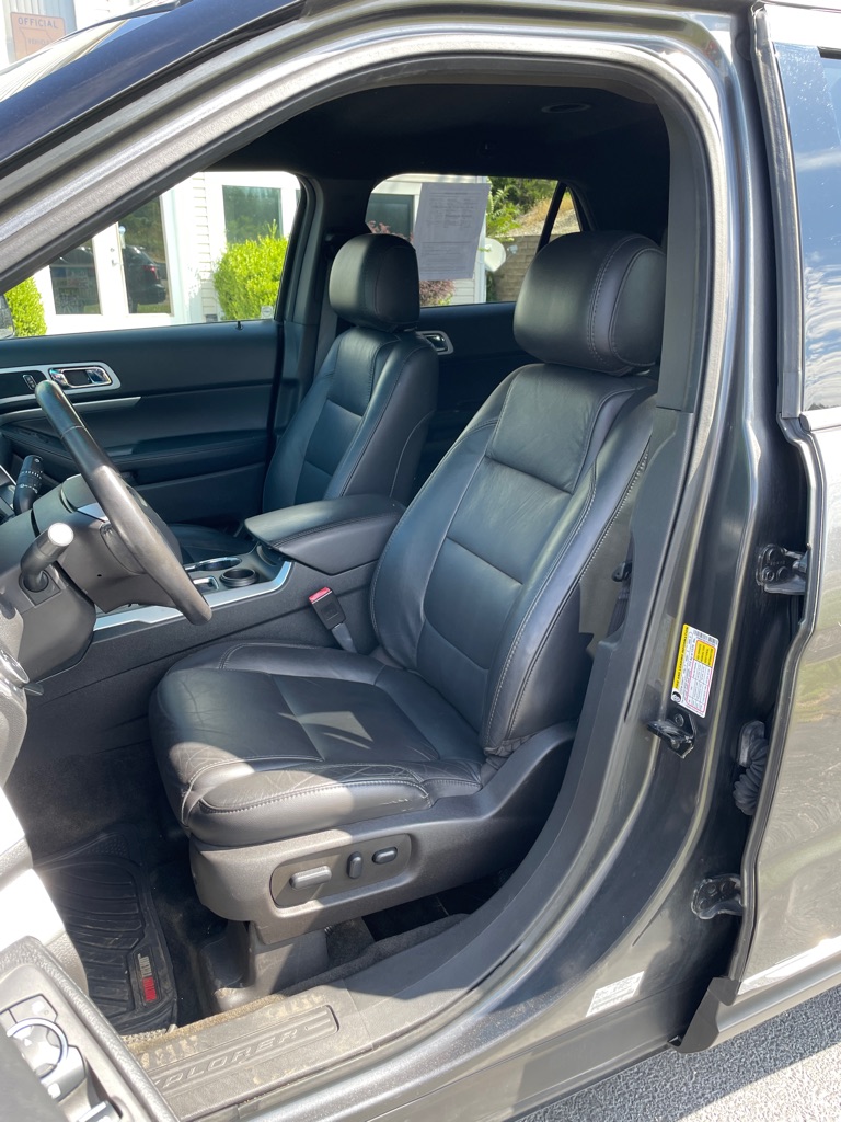 Photo 16 of this FORD EXPLORER