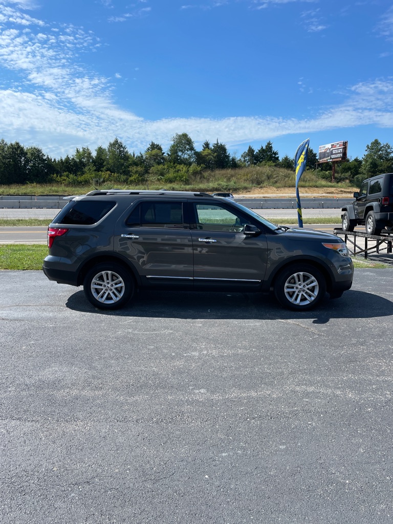Photo 6 of this FORD EXPLORER