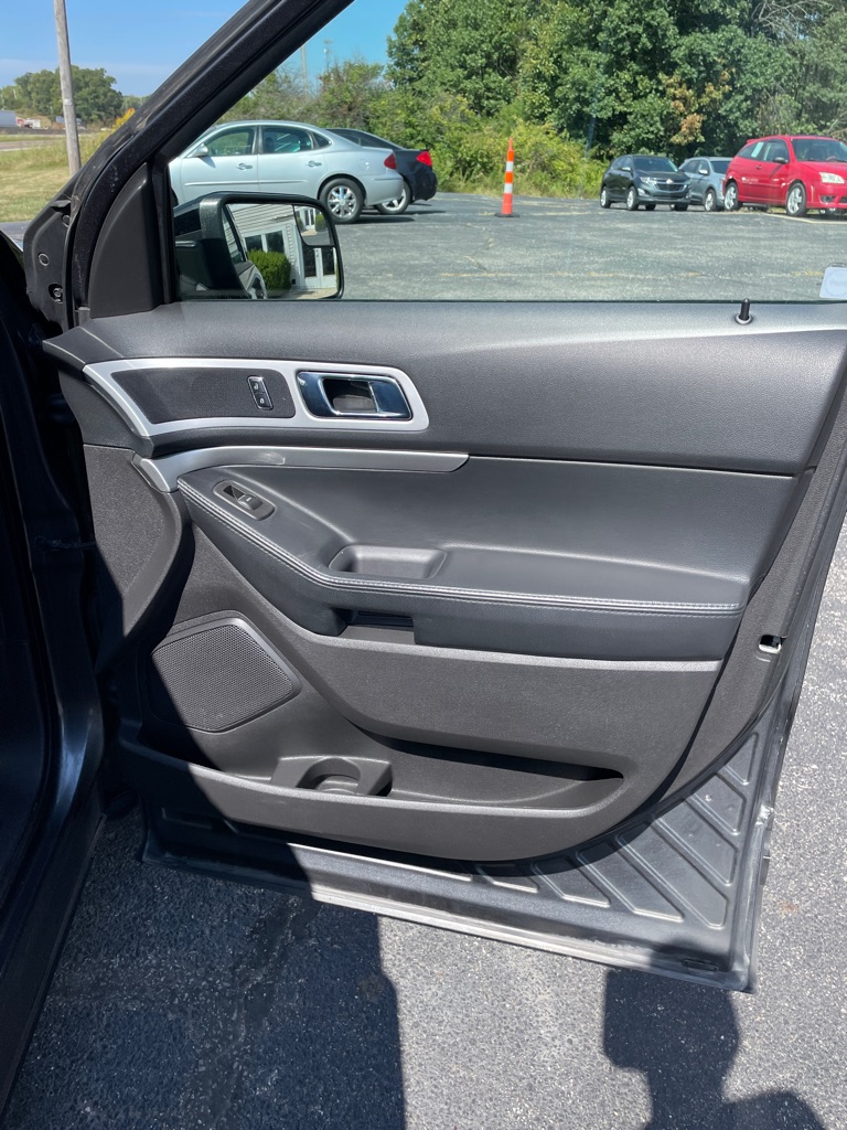 Photo 24 of this FORD EXPLORER