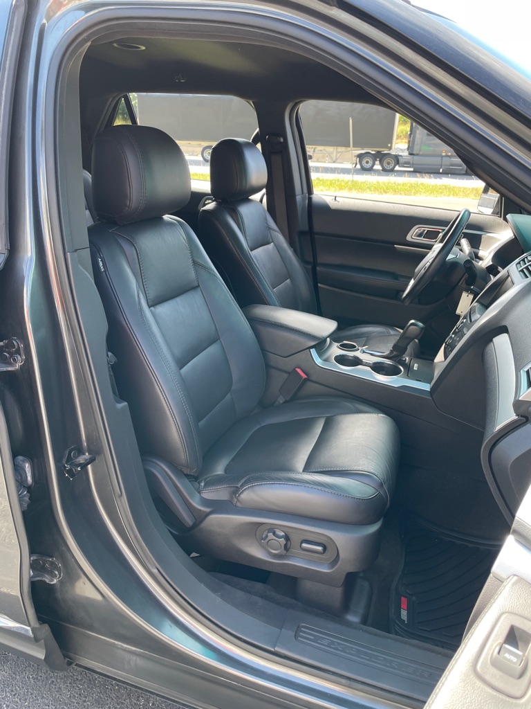 Photo 25 of this FORD EXPLORER