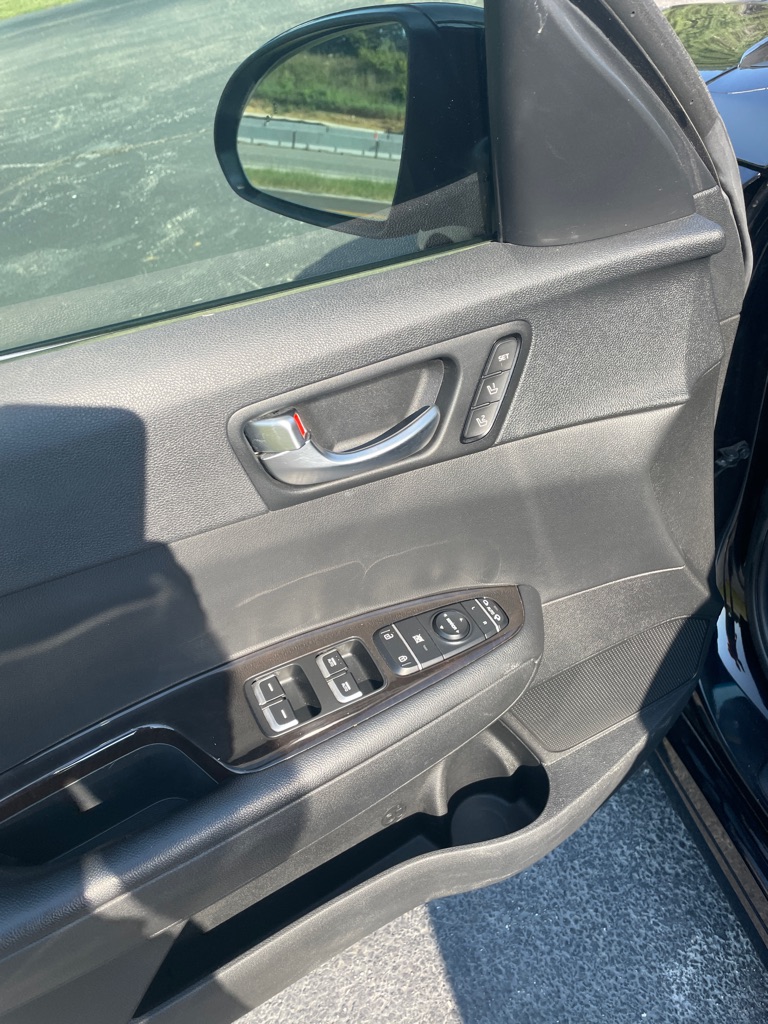 Photo 11 of this KIA OPTIMA
