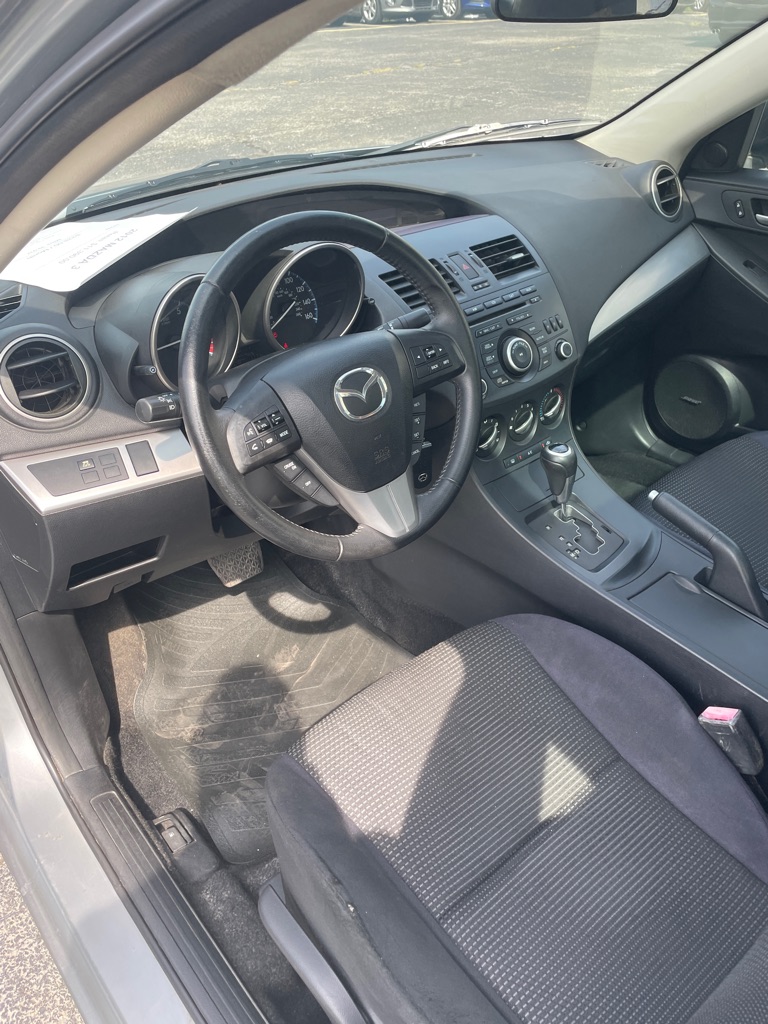 Photo 9 of this MAZDA 3