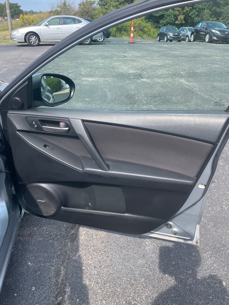 Photo 22 of this MAZDA 3
