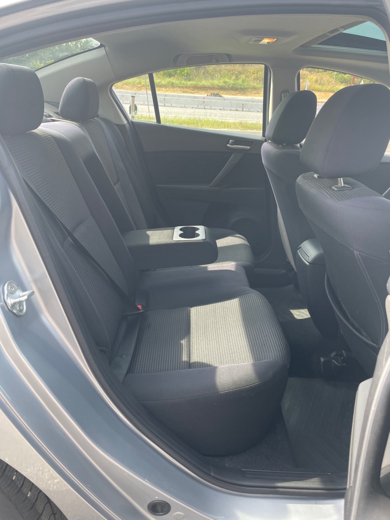 Photo 20 of this MAZDA 3