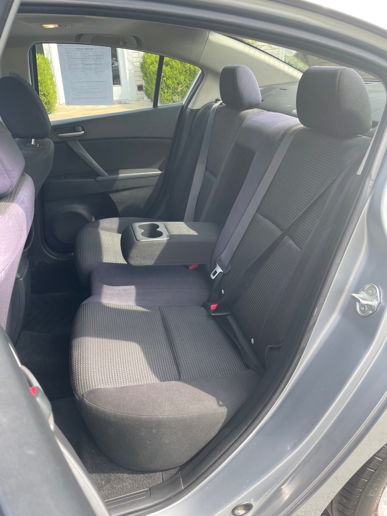 Photo 17 of this MAZDA 3