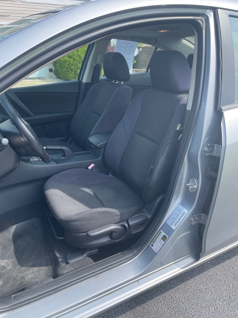 Photo 14 of this MAZDA 3