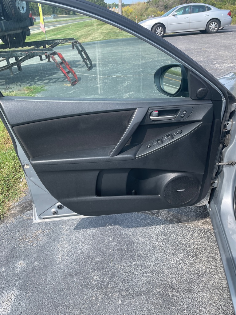 Photo 10 of this MAZDA 3