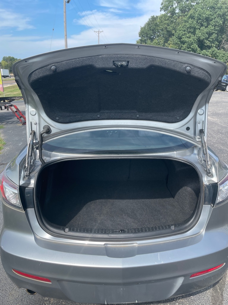 Photo 18 of this MAZDA 3