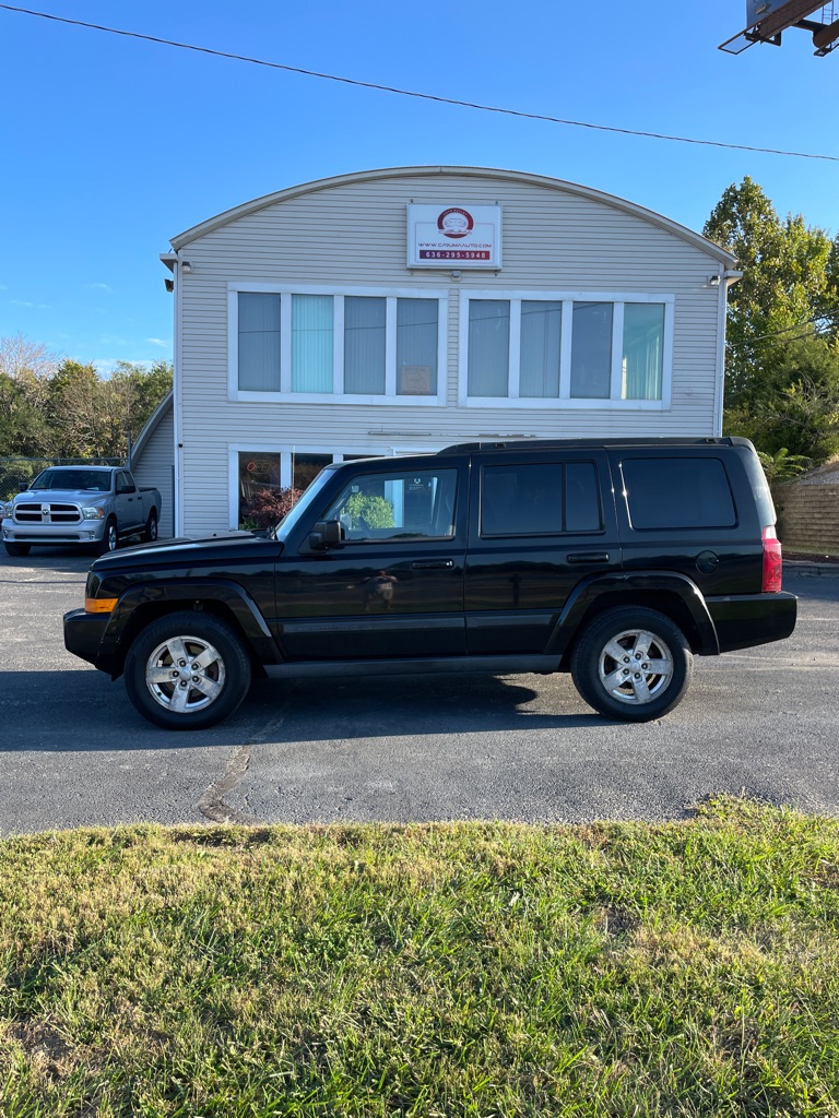 Photo 2 of this JEEP COMMANDER