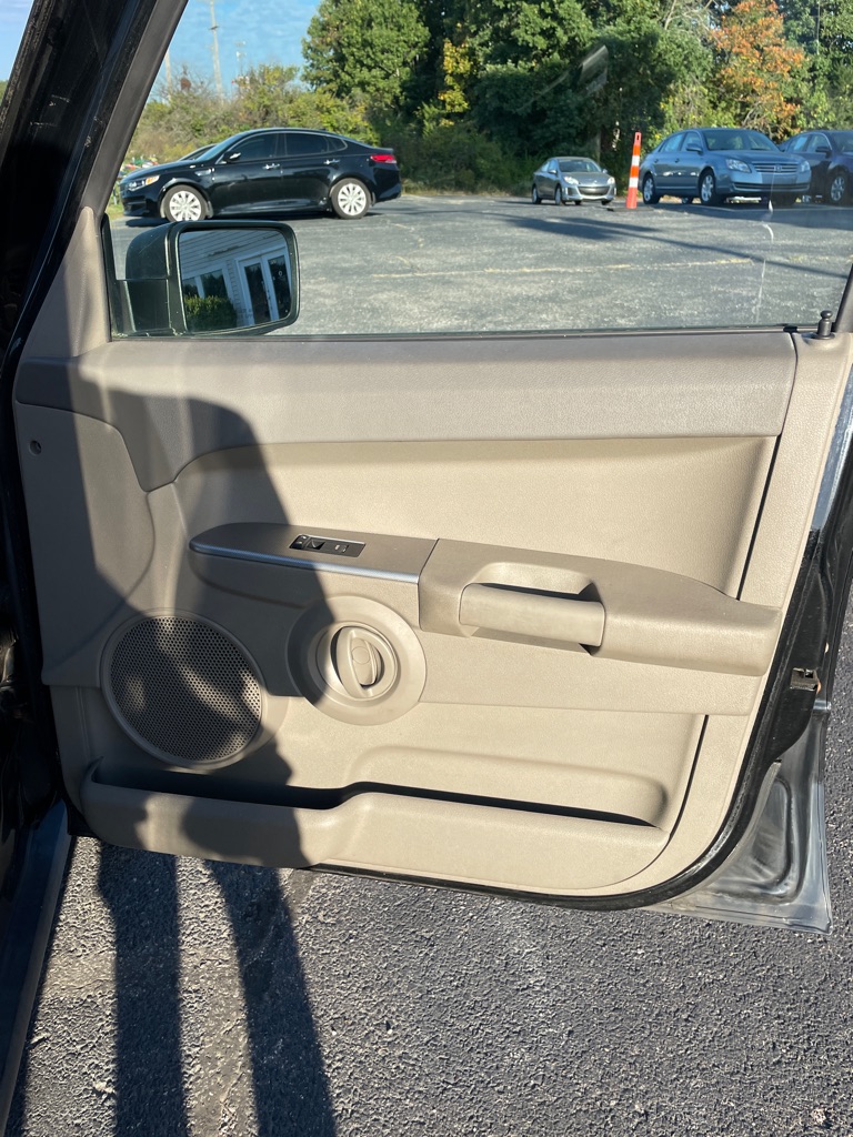 Photo 22 of this JEEP COMMANDER