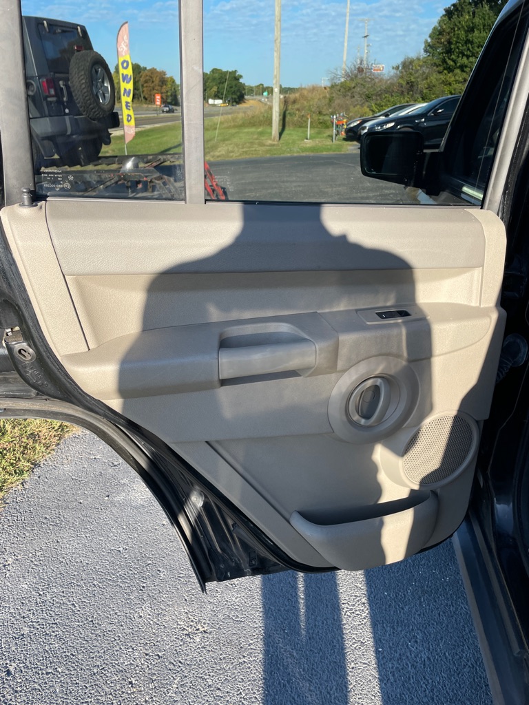 Photo 15 of this JEEP COMMANDER